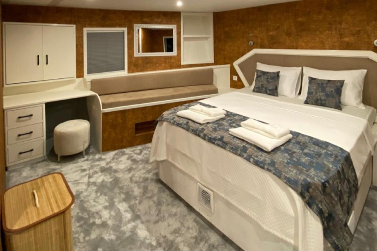 Blue Pearl Trawler – Bedroom & Interior Cabin