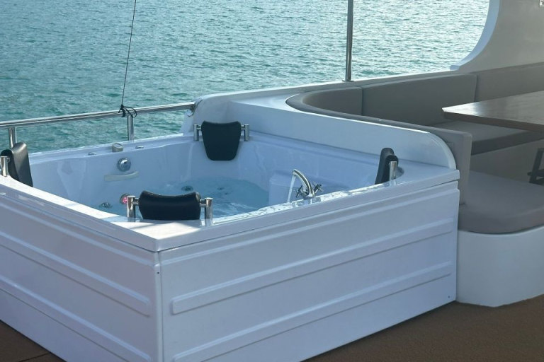 Blue Pearl Trawler – Jacuzzi & Luxury Features