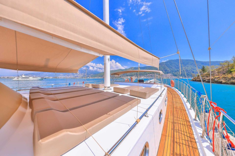 kasapoglu-6-sundeck-with-shaded-lounge-area