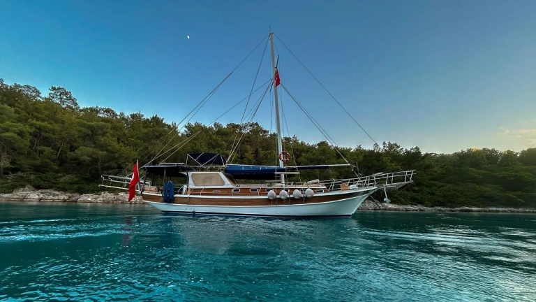 lyrana-classic-turkish-gulet (1)