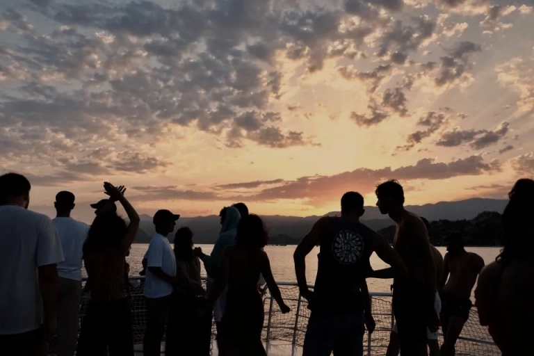 Sunset party on M.O.S.C. Blue Cruise - Dancing at sea with a breathtaking view of the Turkish coastline