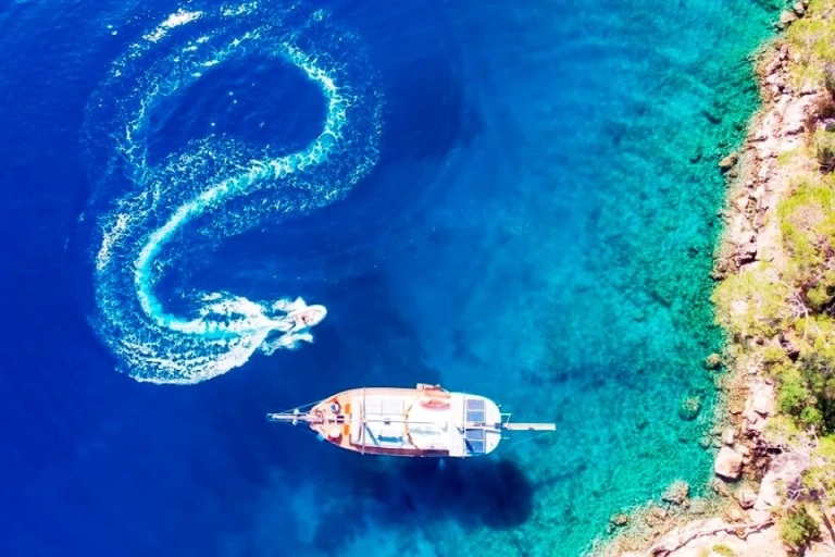 chekin-gulet-aerial-with-wake-2