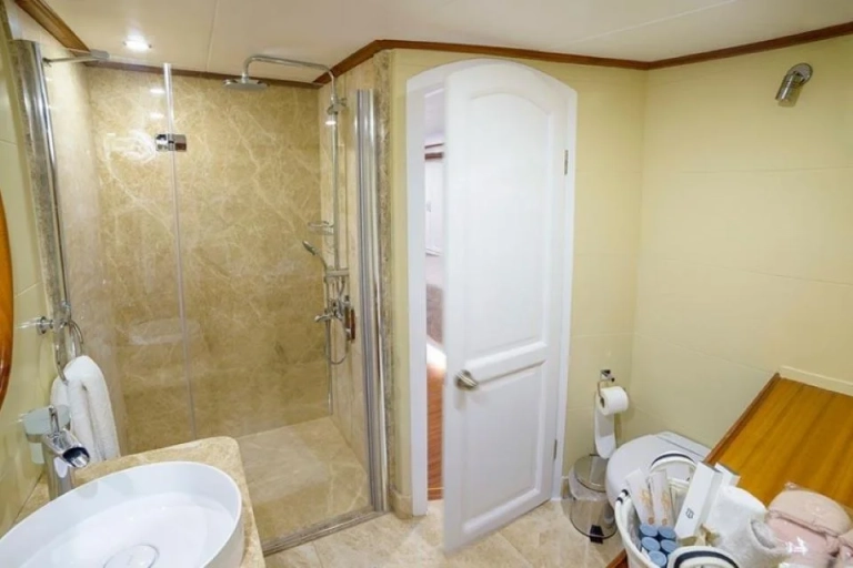 dolce-mare-gulet-bathroom-shower-cabin