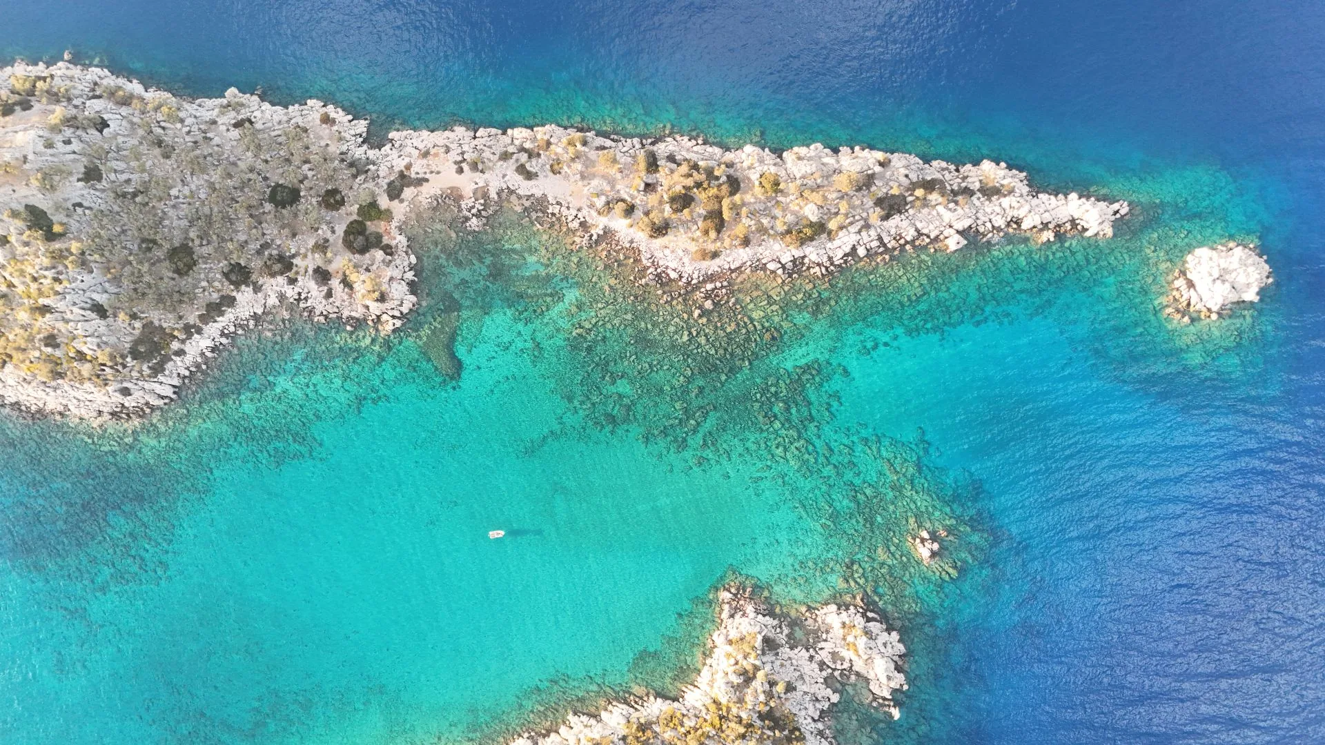 Gulet Cruise Guide: Private Yacht Charter, Cabin Rental, Custom Routes