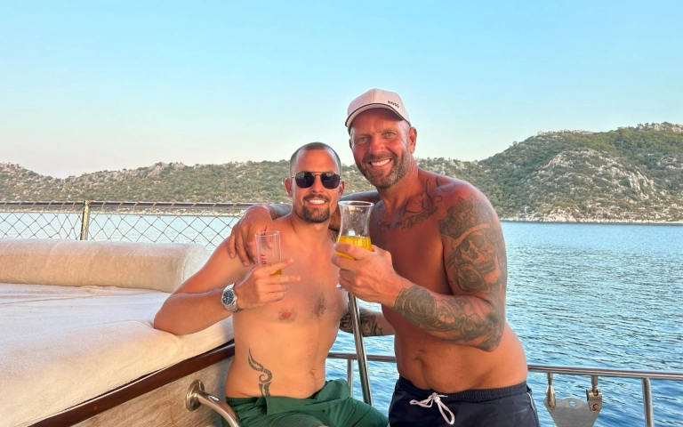 blue-cruise-turkey-two-friend-from-fethiye-kekova-fethiye