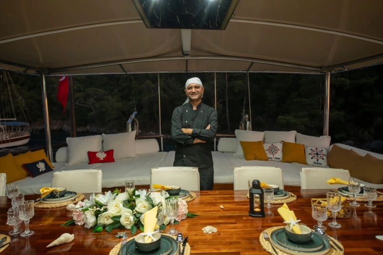 acarian-gulet-chef-aft-deck-dining