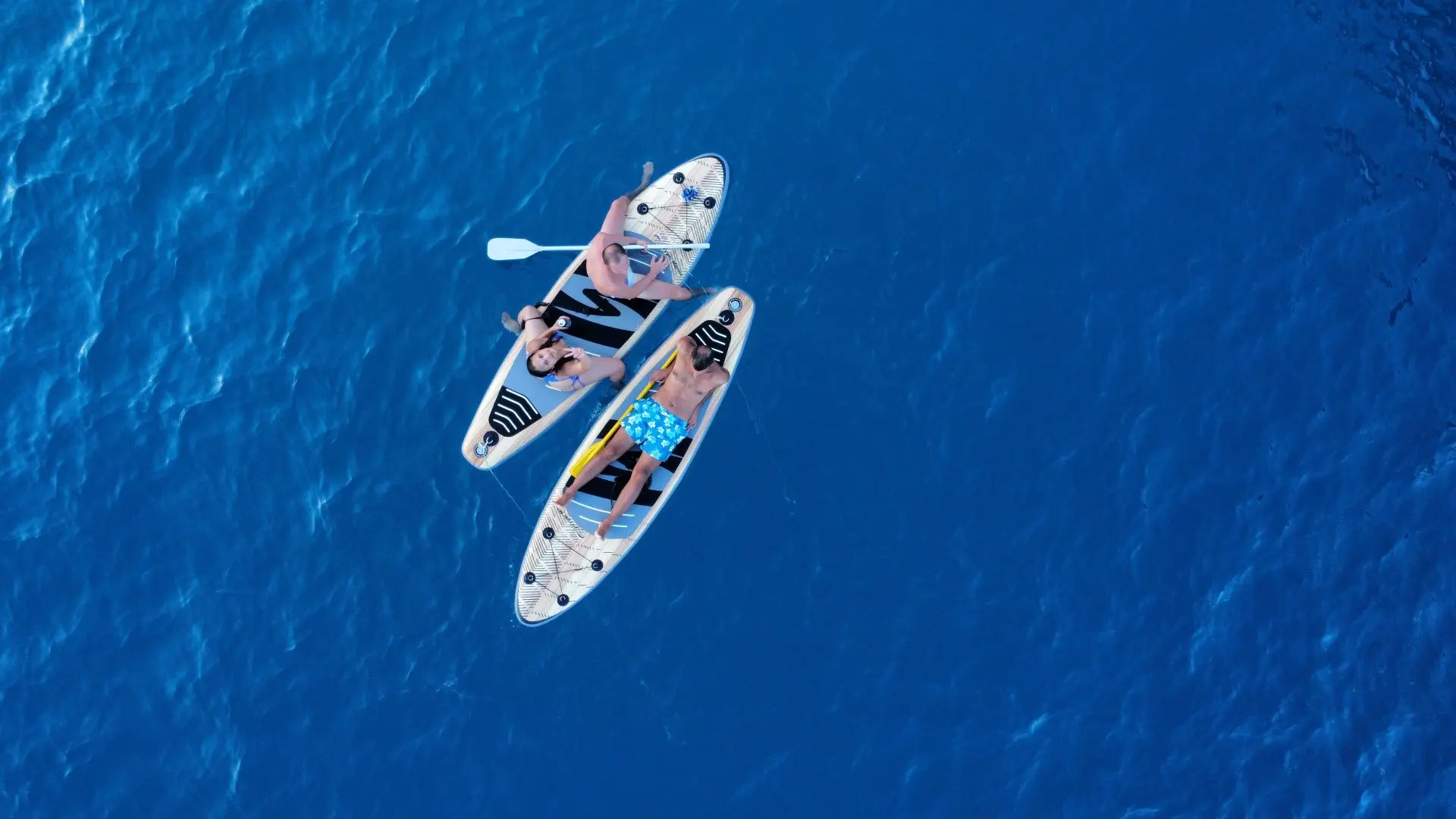 Guests relaxing together during a cabin cruise in Turkey