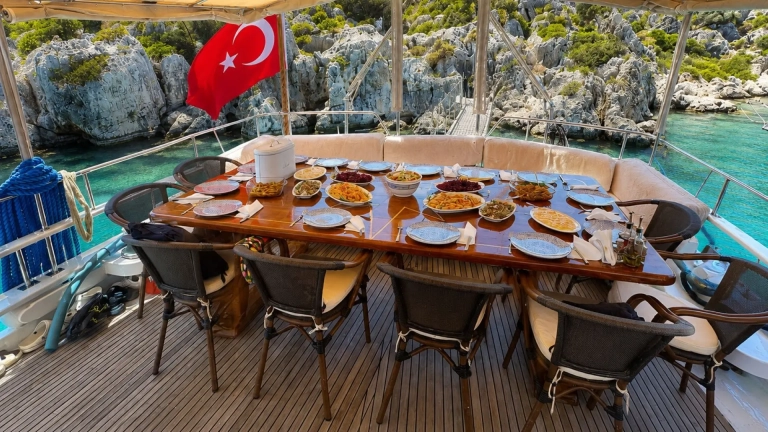 marina-fortune-dinner-table